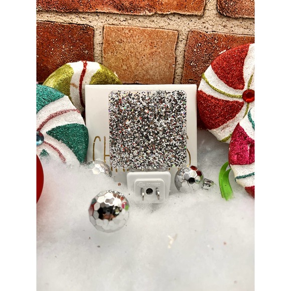 Santa Cam Night Light with Silver Glitter Back - Picture 5 of 6